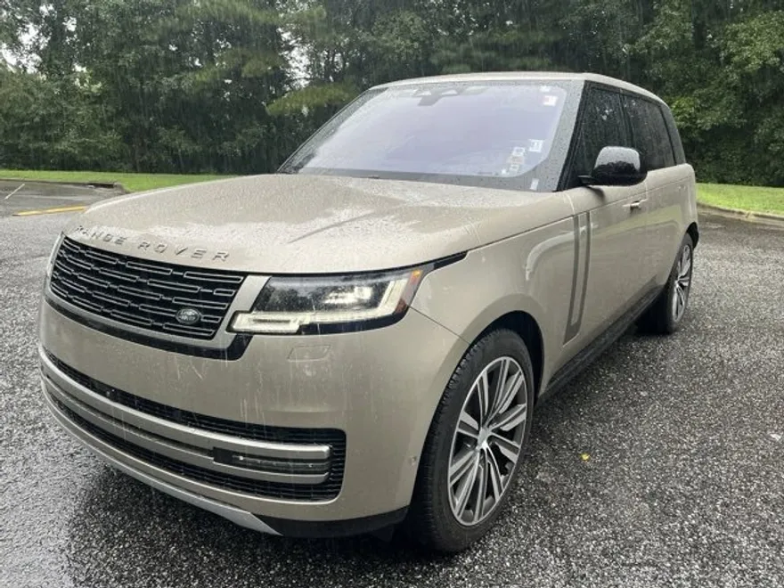 2023 Land Rover Range Rover SE photo 1