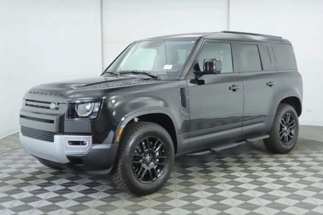 2025 Land Rover Defender 110 S photo 1