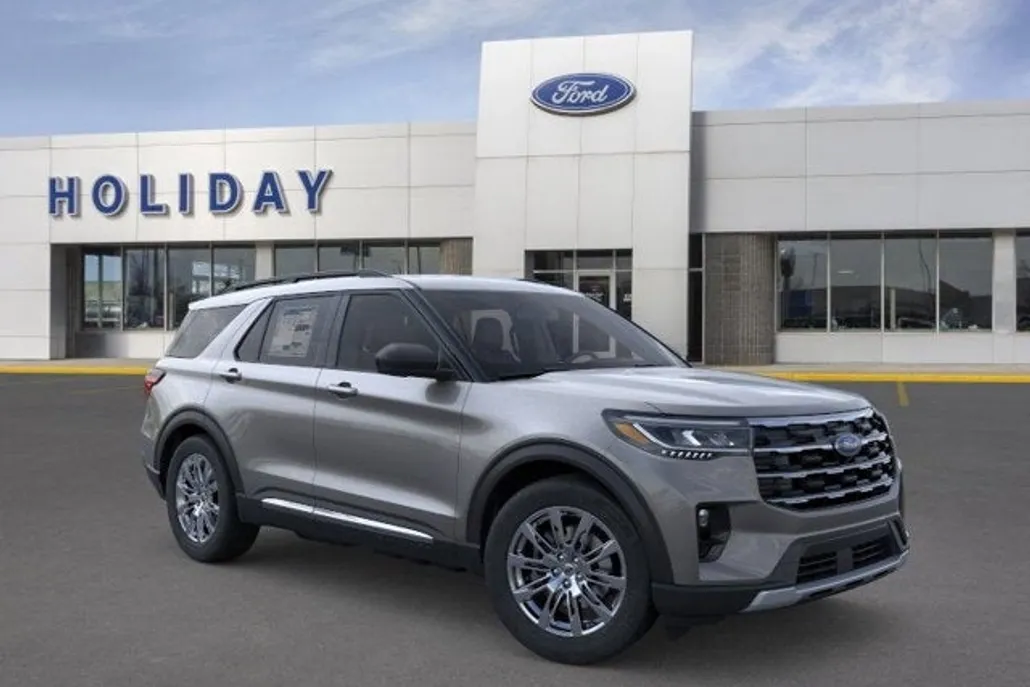 2025 Ford Explorer photo 1