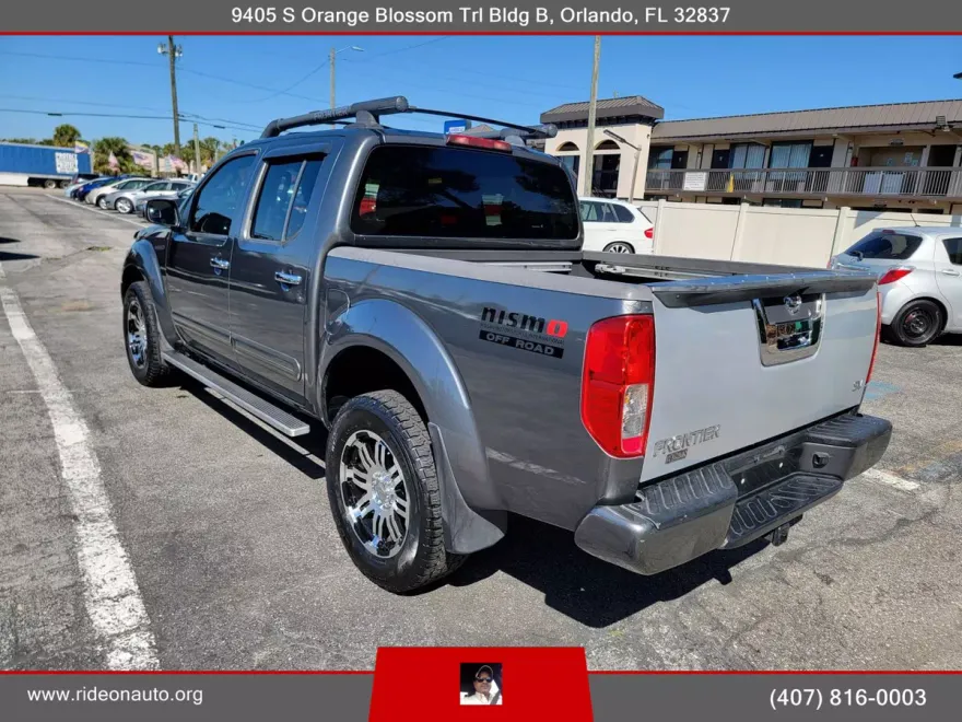 2007 Nissan Frontier Crew Cab LE photo 1