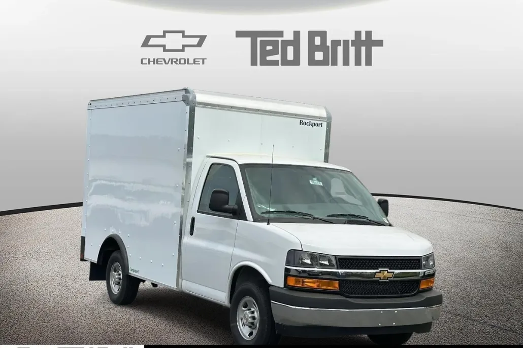 2025 Chevrolet Express Cutaway 3500 photo 1