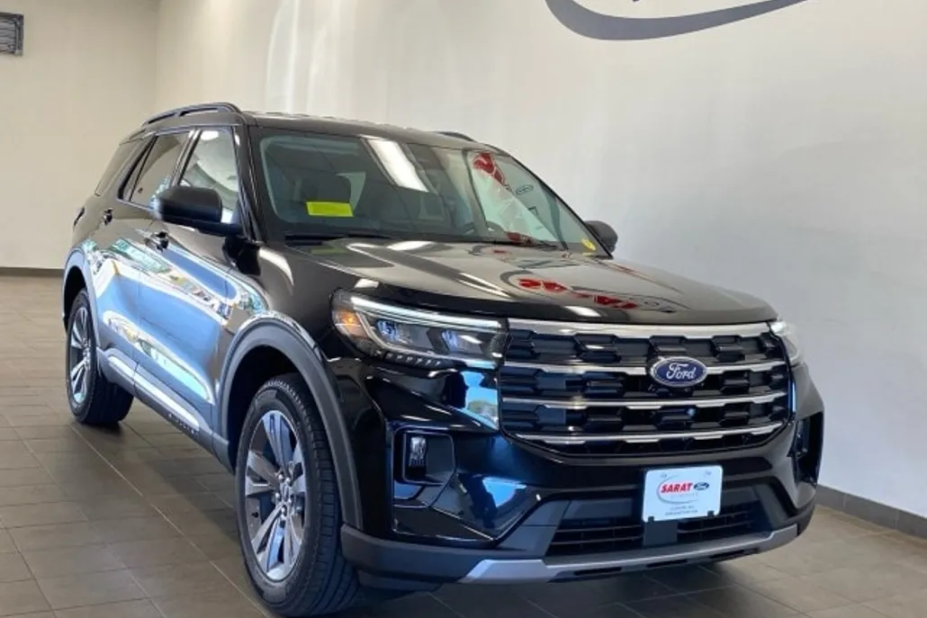 2025 Ford Explorer photo 1