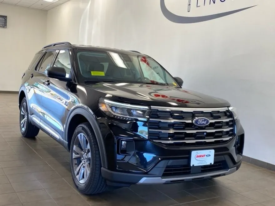 2025 Ford Explorer photo 1