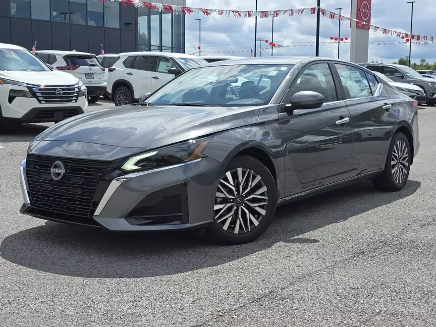 2025 Nissan Altima SV photo 1