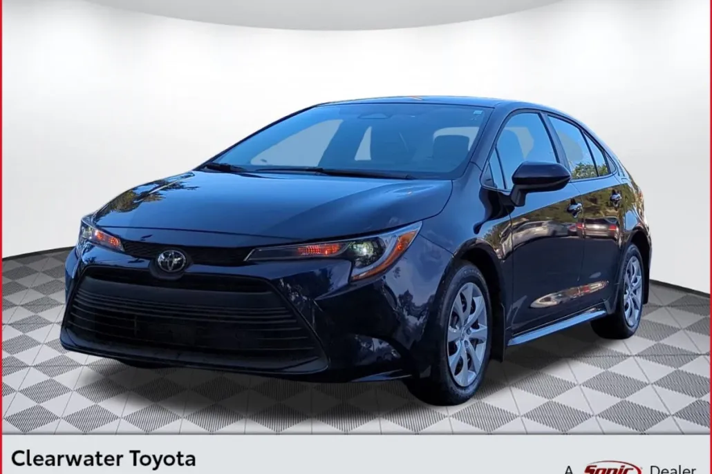 2025 Toyota Corolla LE photo 1