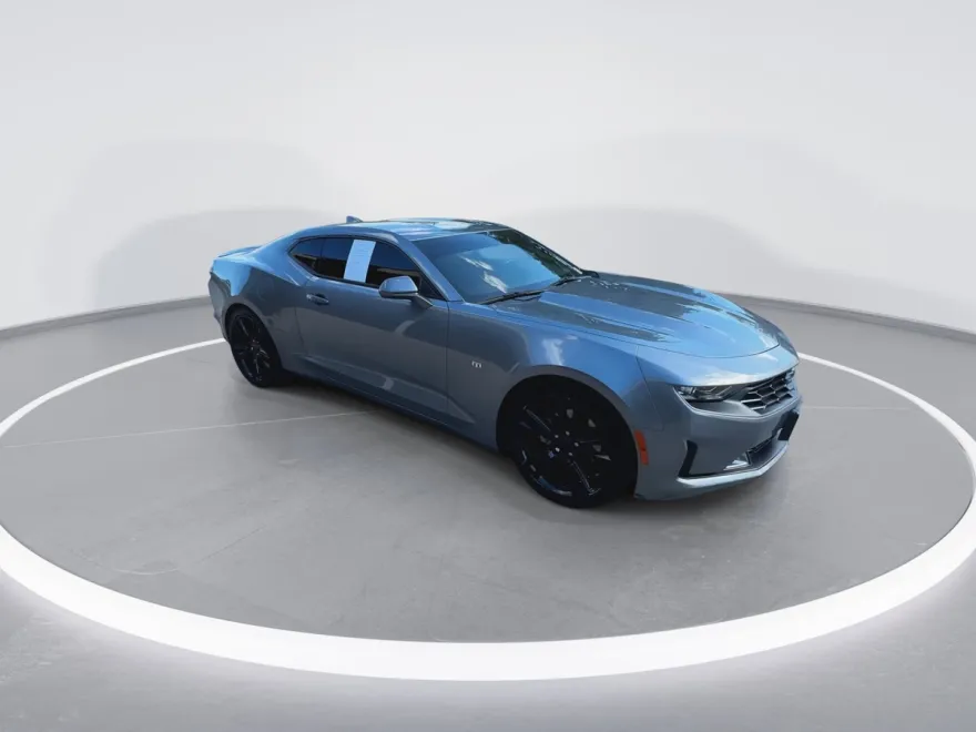 2019 Chevrolet Camaro 1LT photo 1