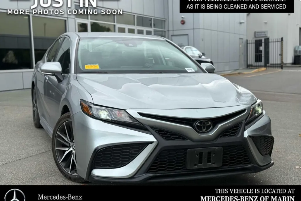 2023 Toyota Camry SE photo 1