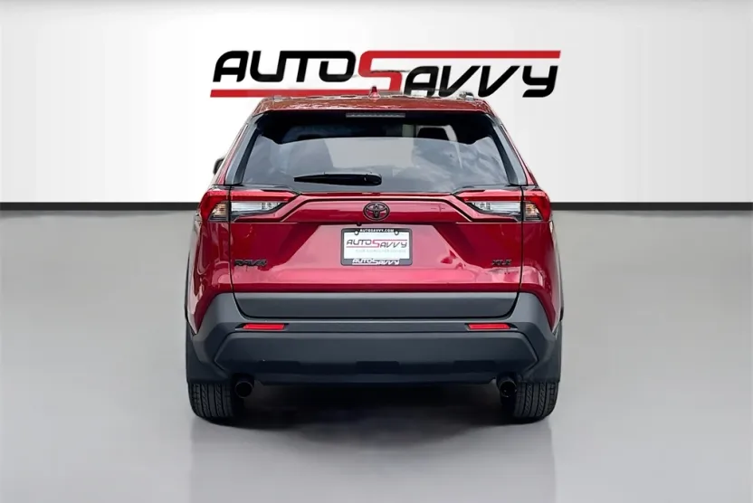 2024 Toyota RAV4 XLE Premium photo 1