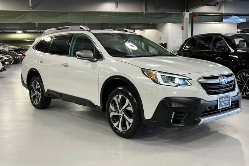 2022 Subaru Outback Touring XT photo 1