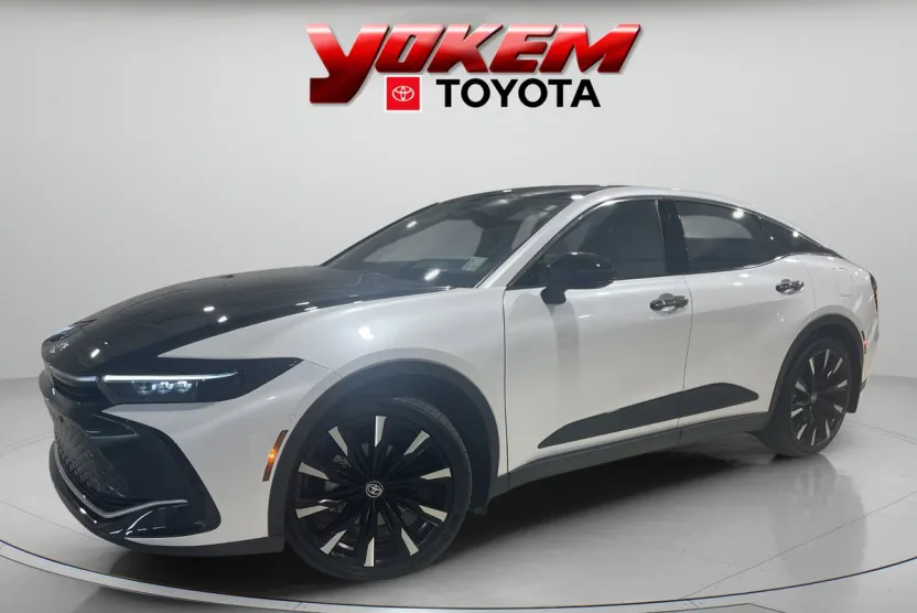 2025 Toyota Crown Platinum photo 1