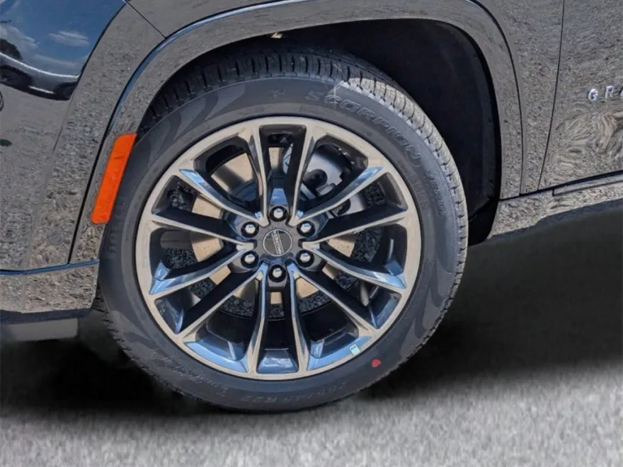 2024 Jeep Grand Wagoneer L II photo 1