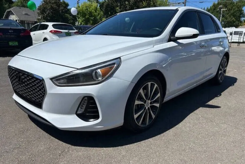 2018 Hyundai Elantra GT Base photo 1