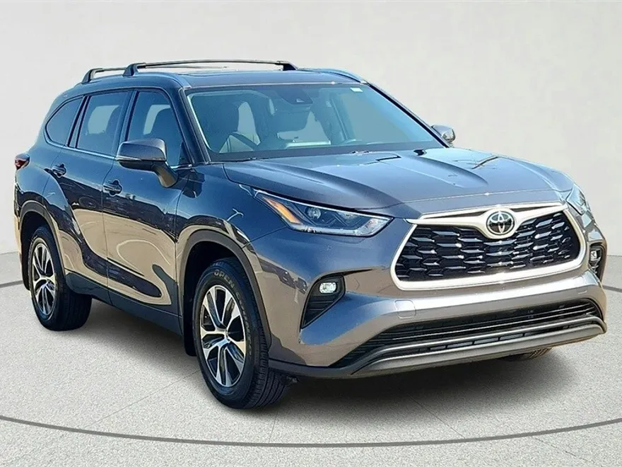 2021 Toyota Highlander XLE photo 1