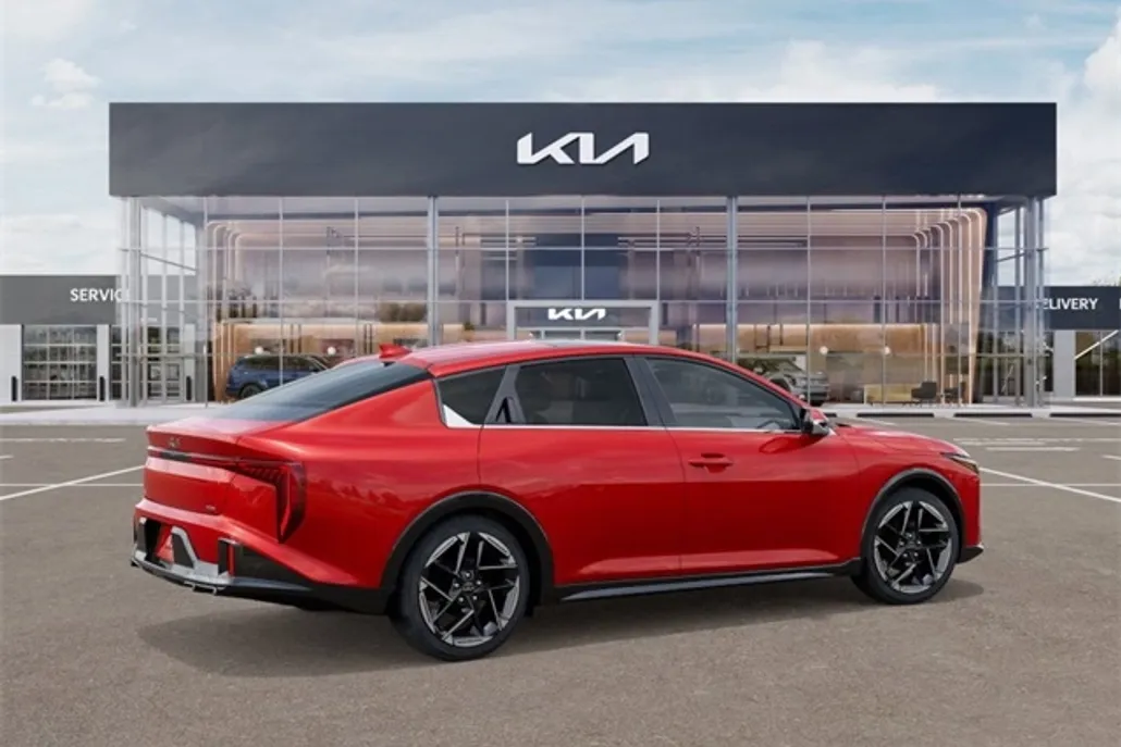 2025 Kia K4 GT-Line photo 1