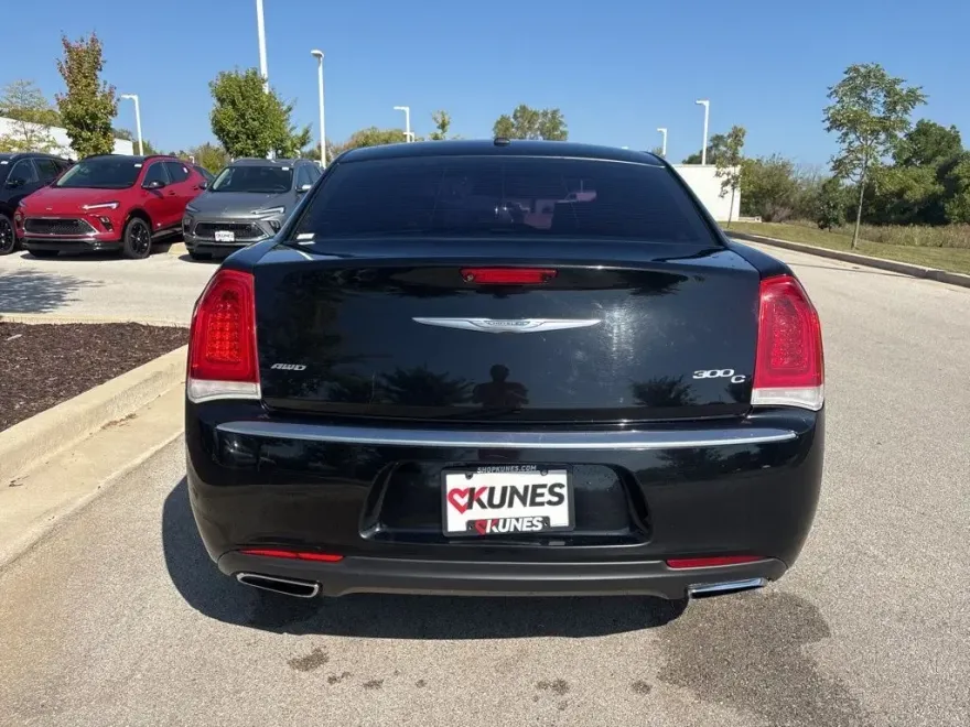 2016 Chrysler 300 C Platinum photo 1