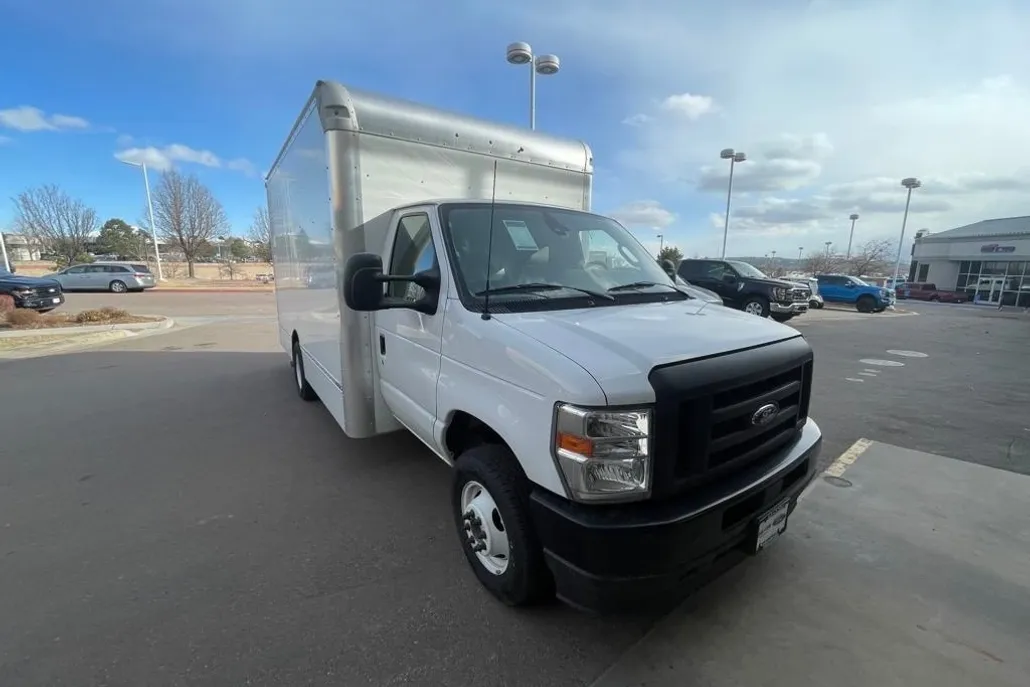2024 Ford E-450 photo 1