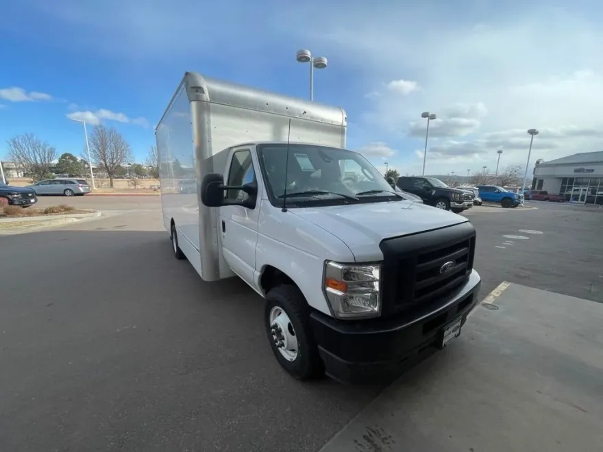 2024 Ford E-450 photo 1