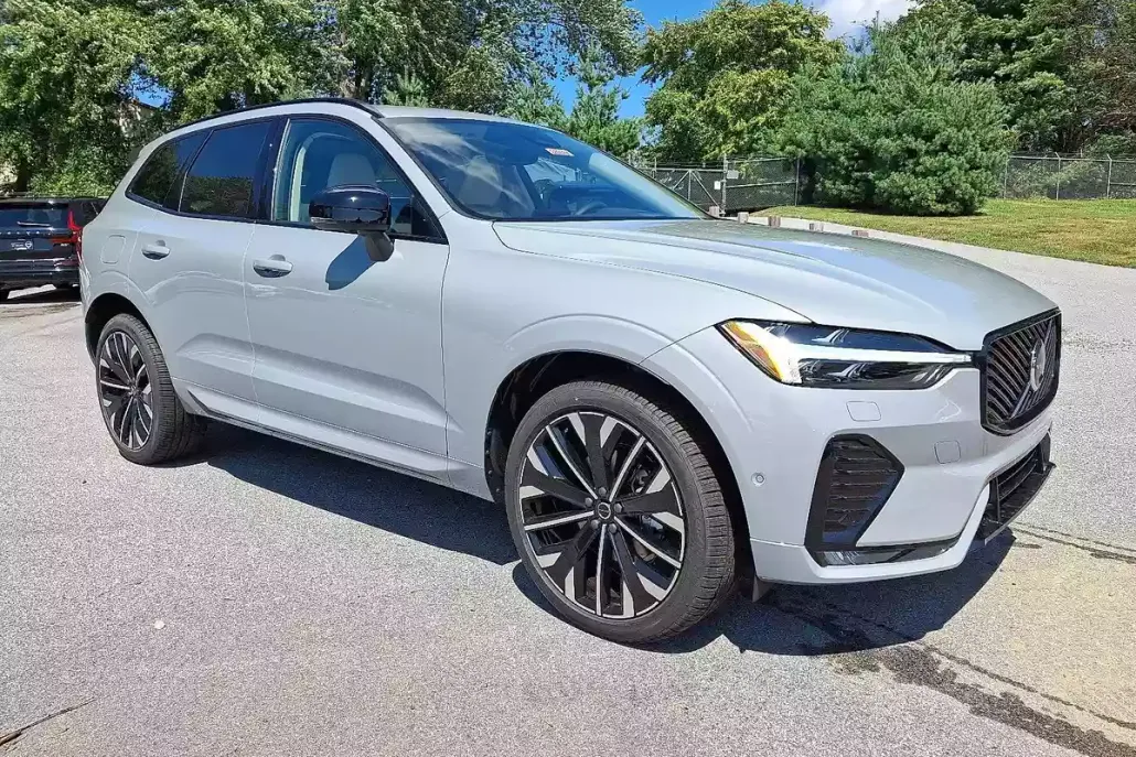 2026 Volvo XC60 B5 photo 1