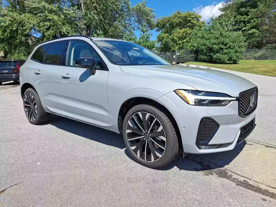 2026 Volvo XC60 B5 photo 1