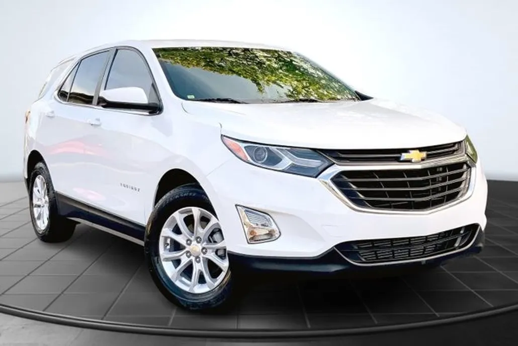 2021 Chevrolet Equinox LT photo 1