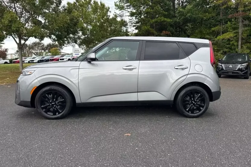 2022 Kia Soul LX photo 1