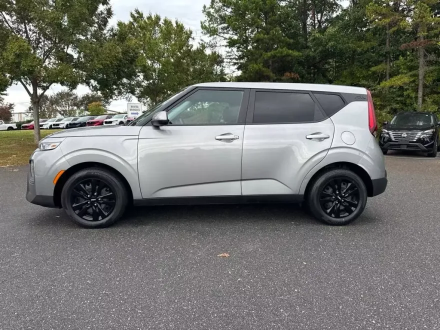 2022 Kia Soul LX photo 1