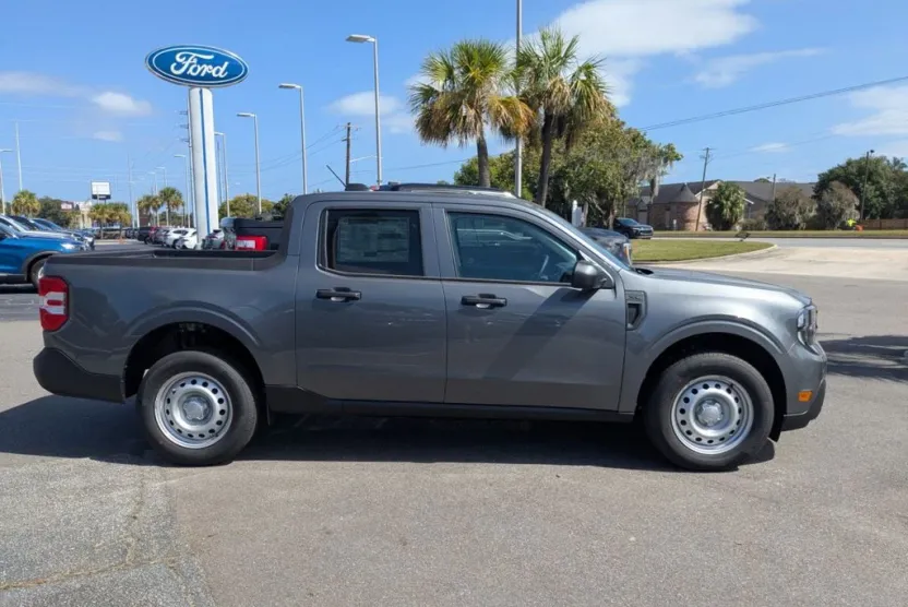 2025 Ford Maverick XL photo 1