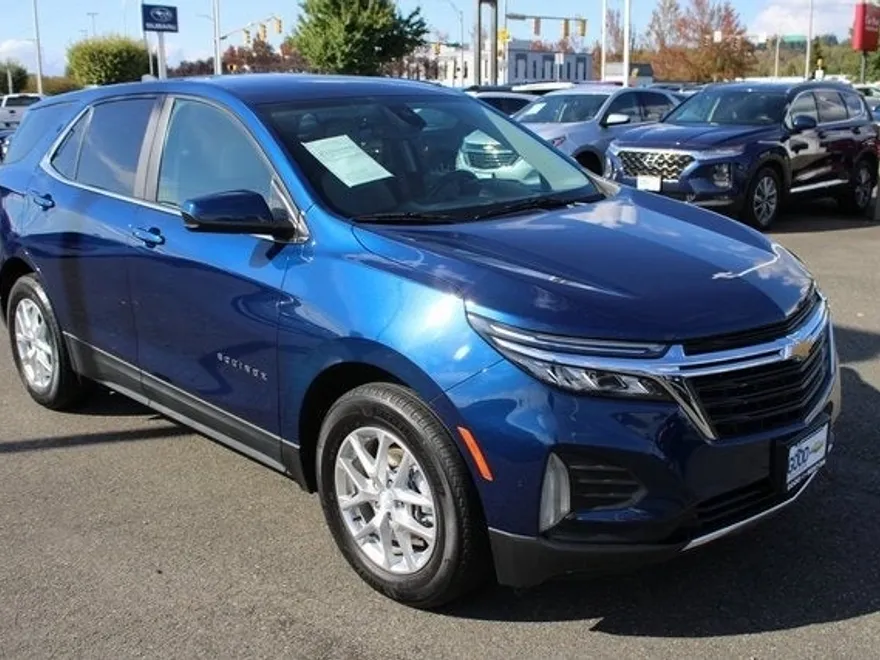 2022 Chevrolet Equinox LT photo 1