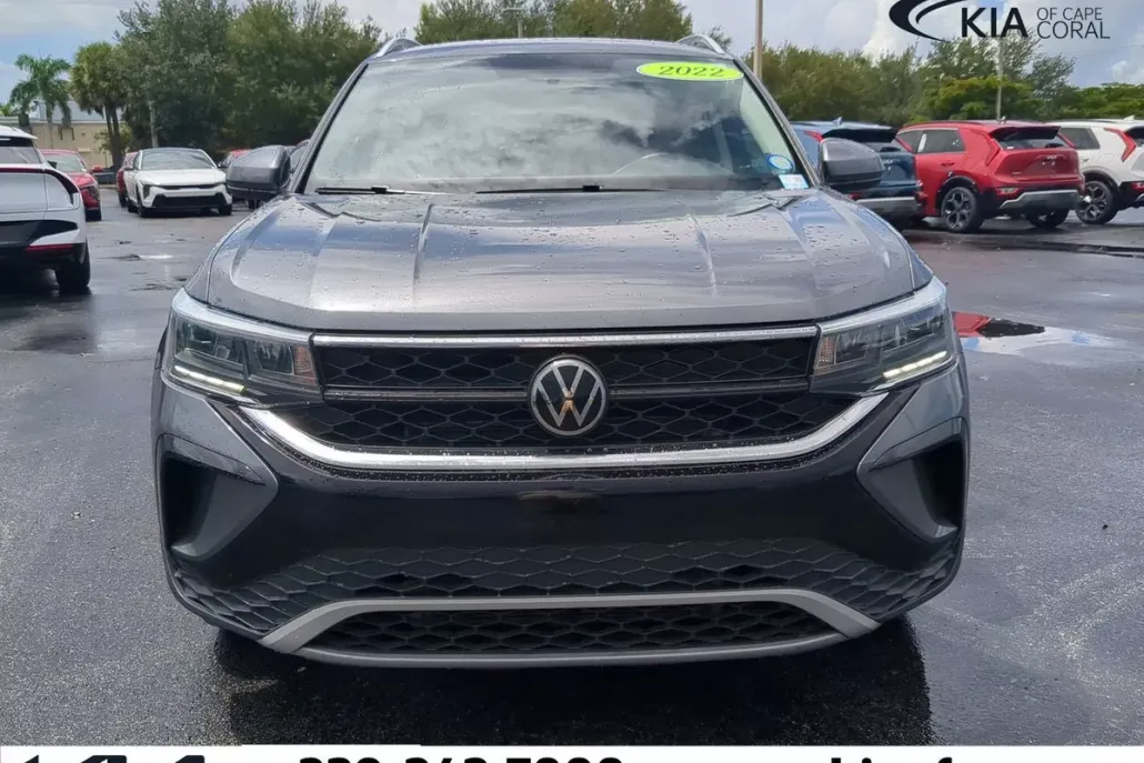 2022 Volkswagen Taos SE photo 1