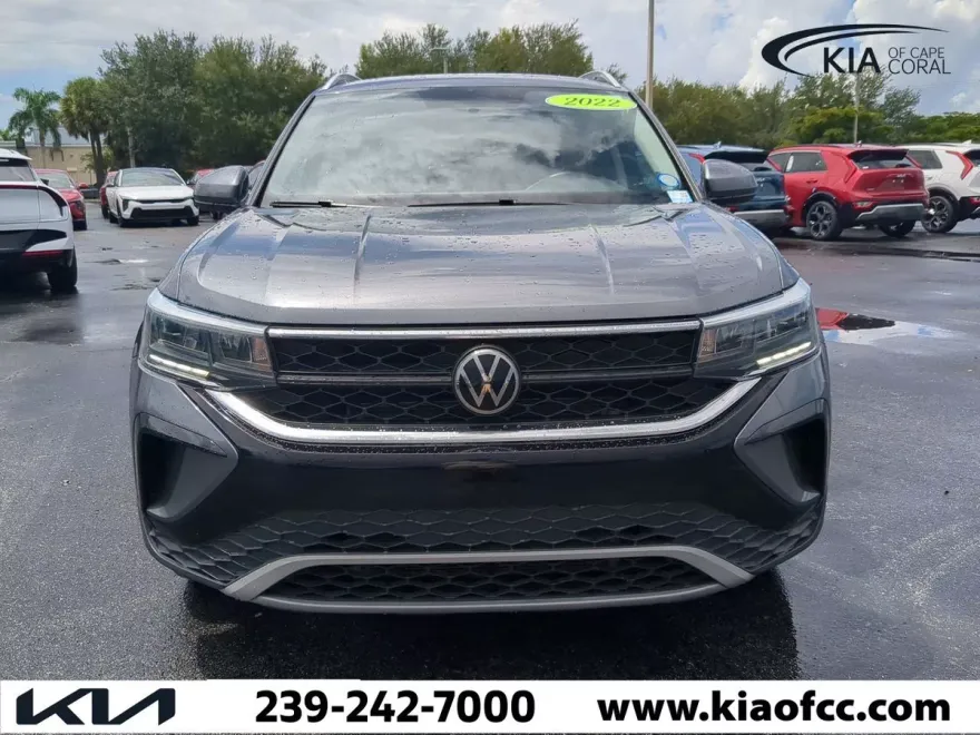 2022 Volkswagen Taos SE photo 1