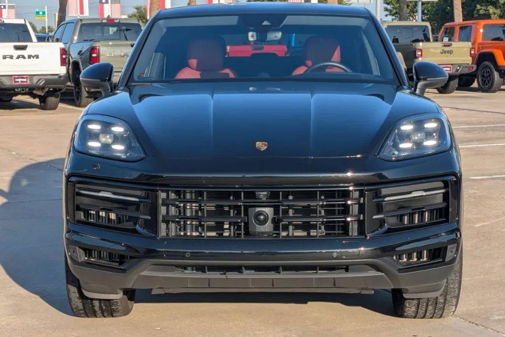 2024 Porsche Cayenne Coupe photo 1