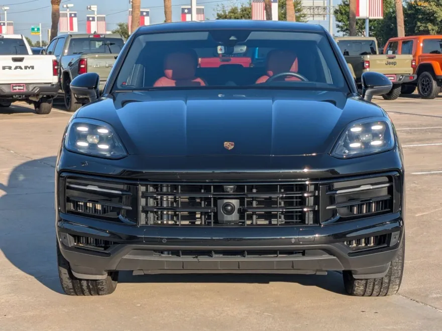 2024 Porsche Cayenne Coupe photo 1