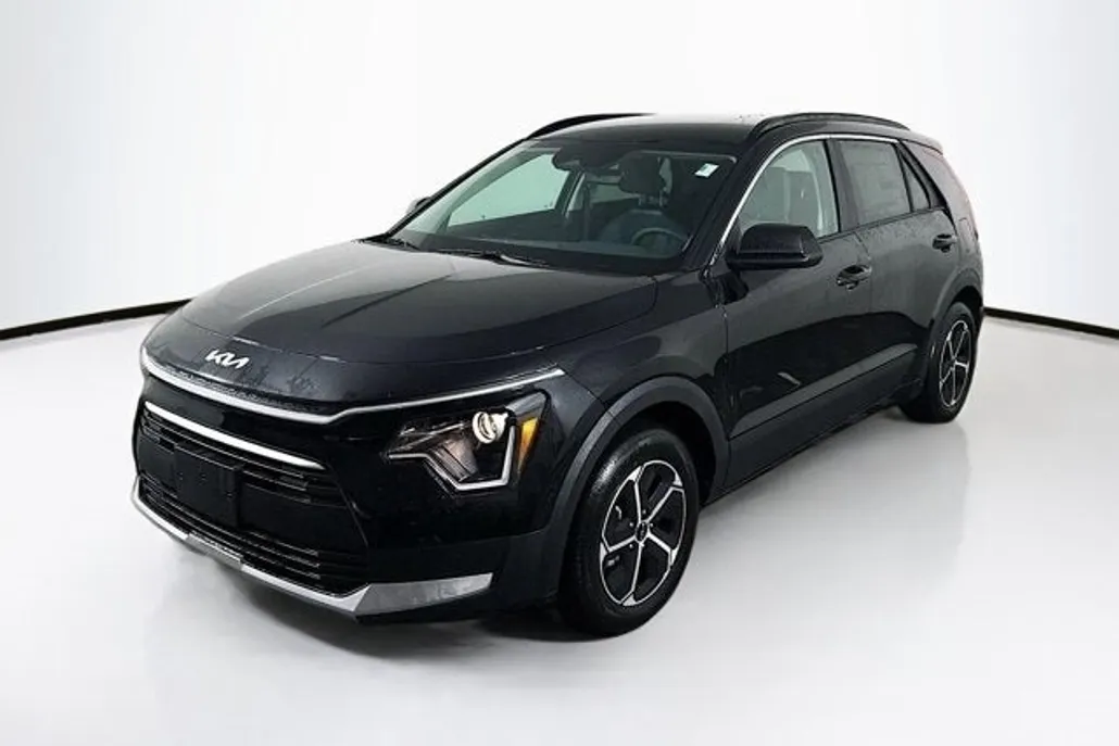 2025 Kia Niro LX photo 1