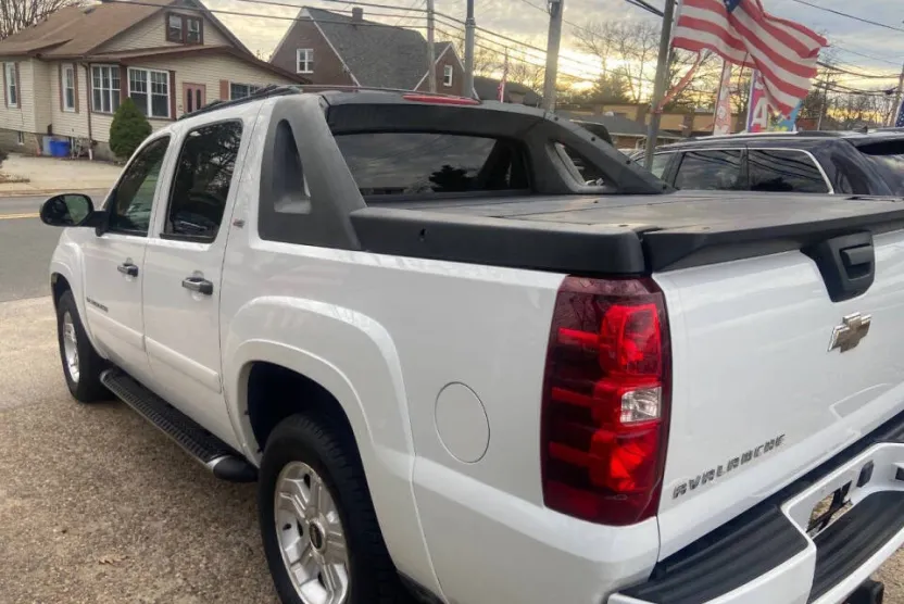2008 Chevrolet Avalanche LS photo 1