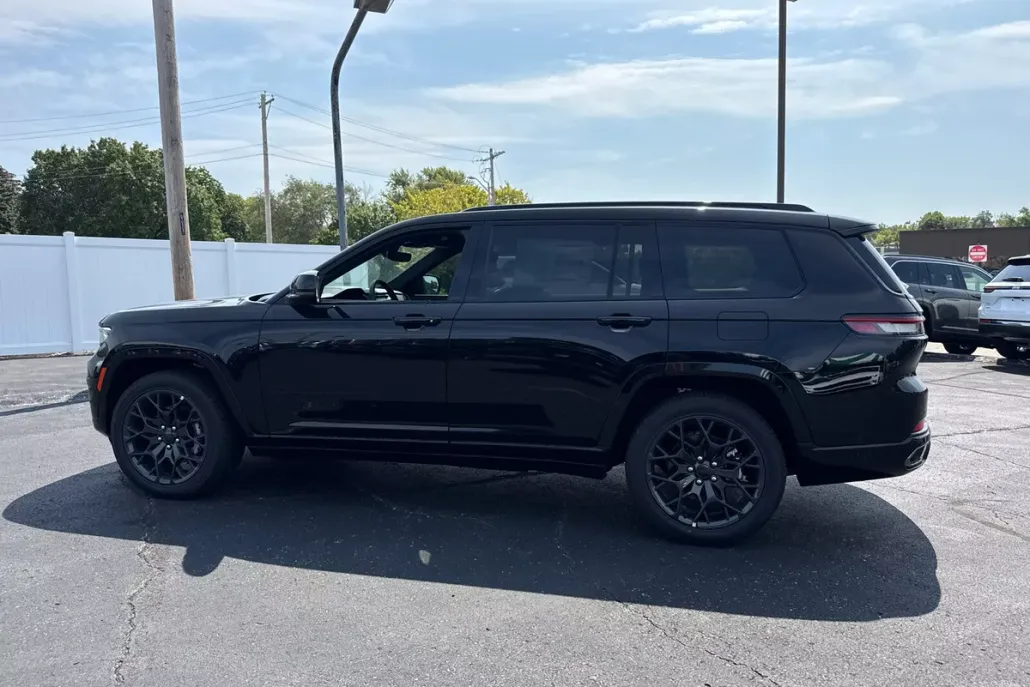 2025 Jeep Grand Cherokee L Summit photo 1