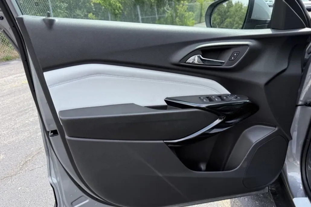 2025 Chevrolet Trax LT photo 1