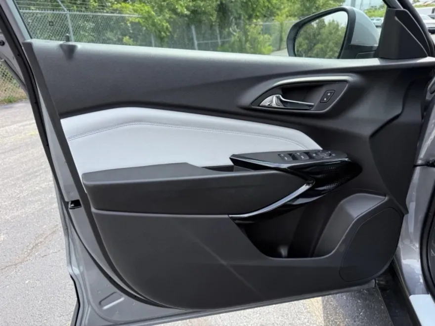 2025 Chevrolet Trax LT photo 1