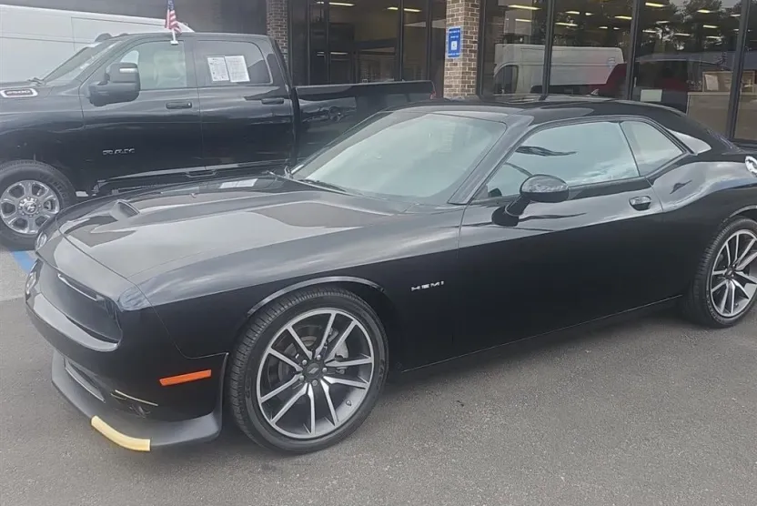 2022 Dodge Challenger R/T photo 1