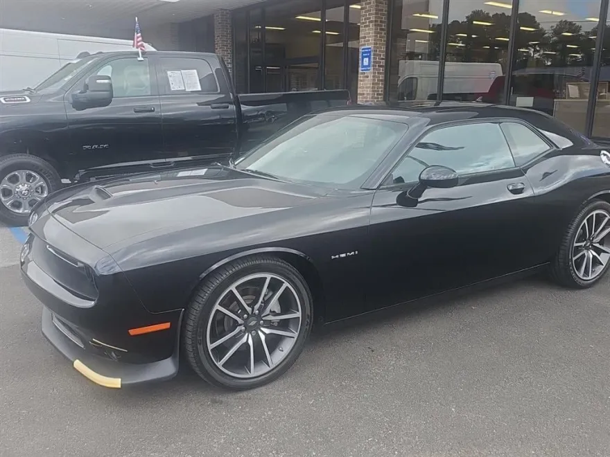 2022 Dodge Challenger R/T photo 1