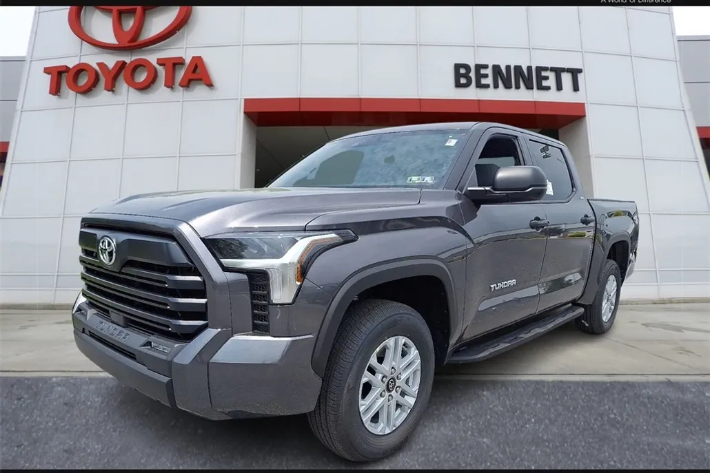 2025 Toyota Tundra SR5 CrewMax photo 1