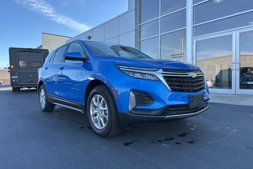 2024 Chevrolet Equinox LT photo 1