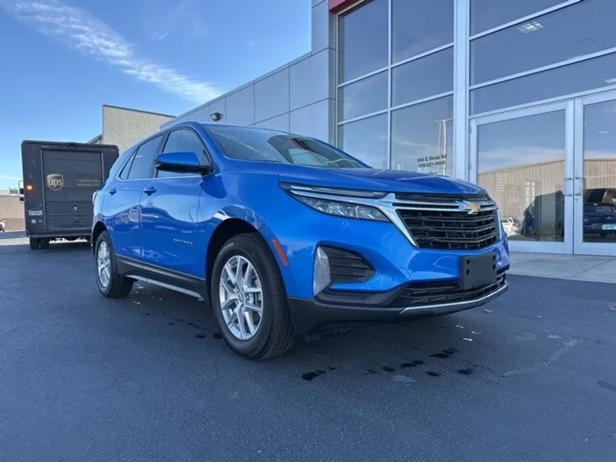 2024 Chevrolet Equinox LT photo 1