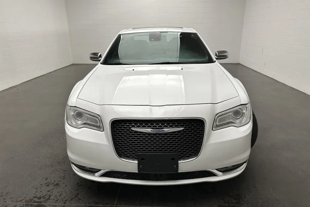 2019 Chrysler 300 Limited photo 1
