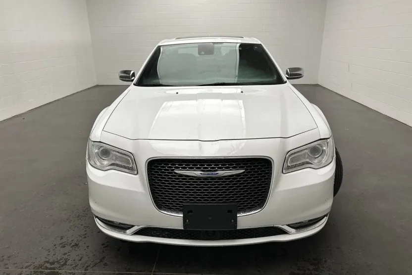 2019 Chrysler 300 Limited photo 1