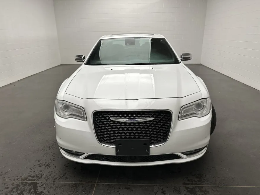 2019 Chrysler 300 Limited photo 1