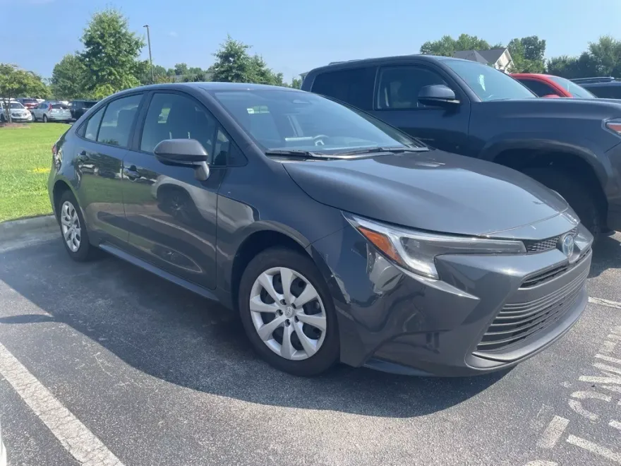 2024 Toyota Corolla Hybrid LE photo 1