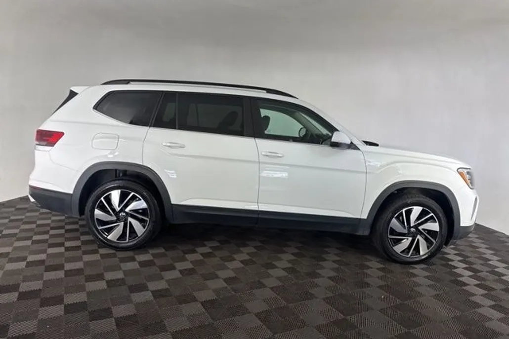 2024 Volkswagen Atlas SE Technology photo 1