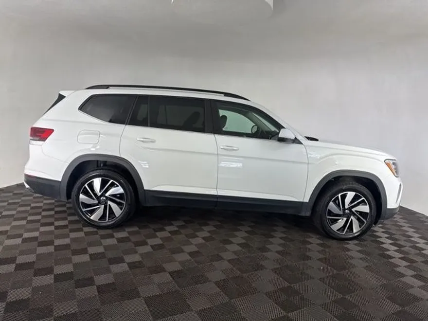 2024 Volkswagen Atlas SE Technology photo 1