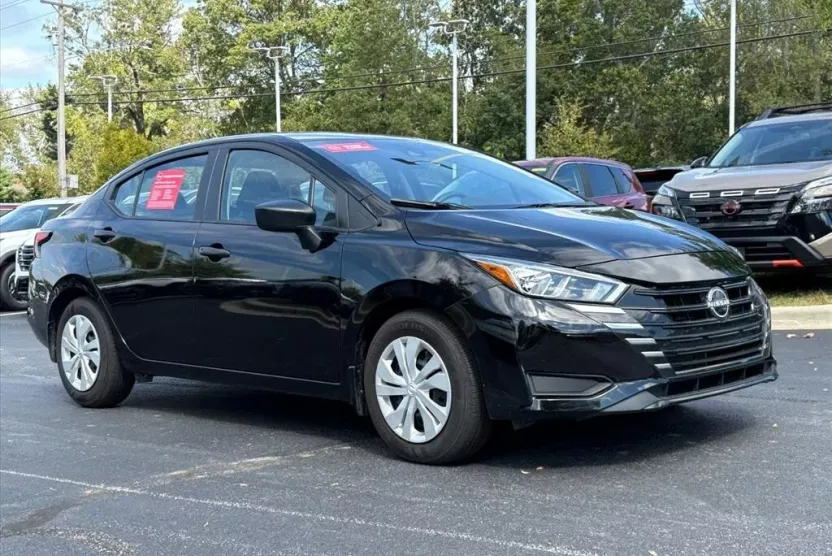 2024 Nissan Versa 1.6 S photo 1