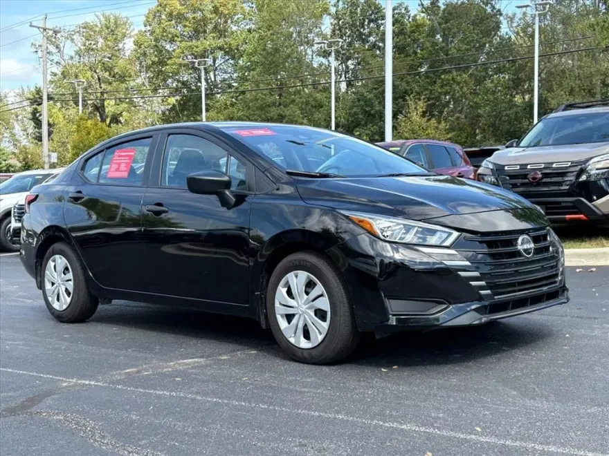 2024 Nissan Versa 1.6 S photo 1